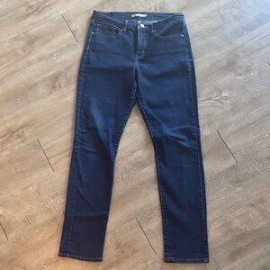 Levi’s Women’s 312 Shaping Slim Jeans Size 30x30 (measures 28x30)